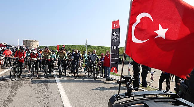 Çanakkale'de 1050 BİSİKLETLİ ŞEHİTLER İÇİN PEDAL ÇEVİRDİ