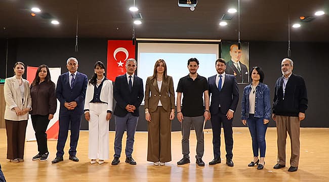 TÜBİTAK Bilim Söyleşileri'nde Öğrenciler Bilişim Farkındalığı Kazandı