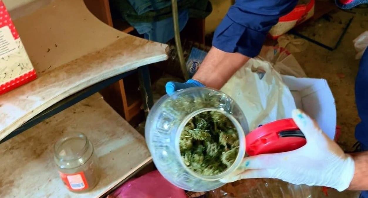 Çanakkale Eceabat’ta Büyük Uyuşturucu ve Tarihi Eser Operasyonu: 10 kg Kubar Esrar ve Pala Ele Geçirildi