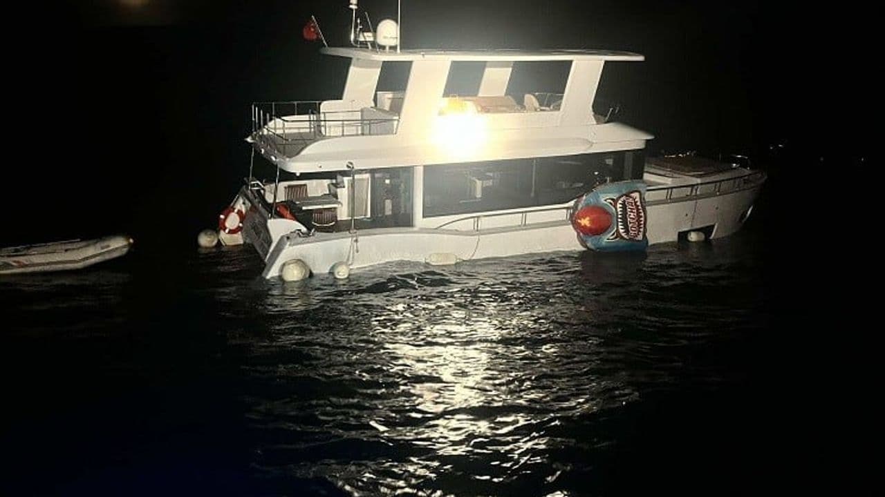 Çanakkale Ayvacık'ta Tekne Batma Tehlikesi Geçiren İki Yolcu Güvenliğe Çıkarıldı