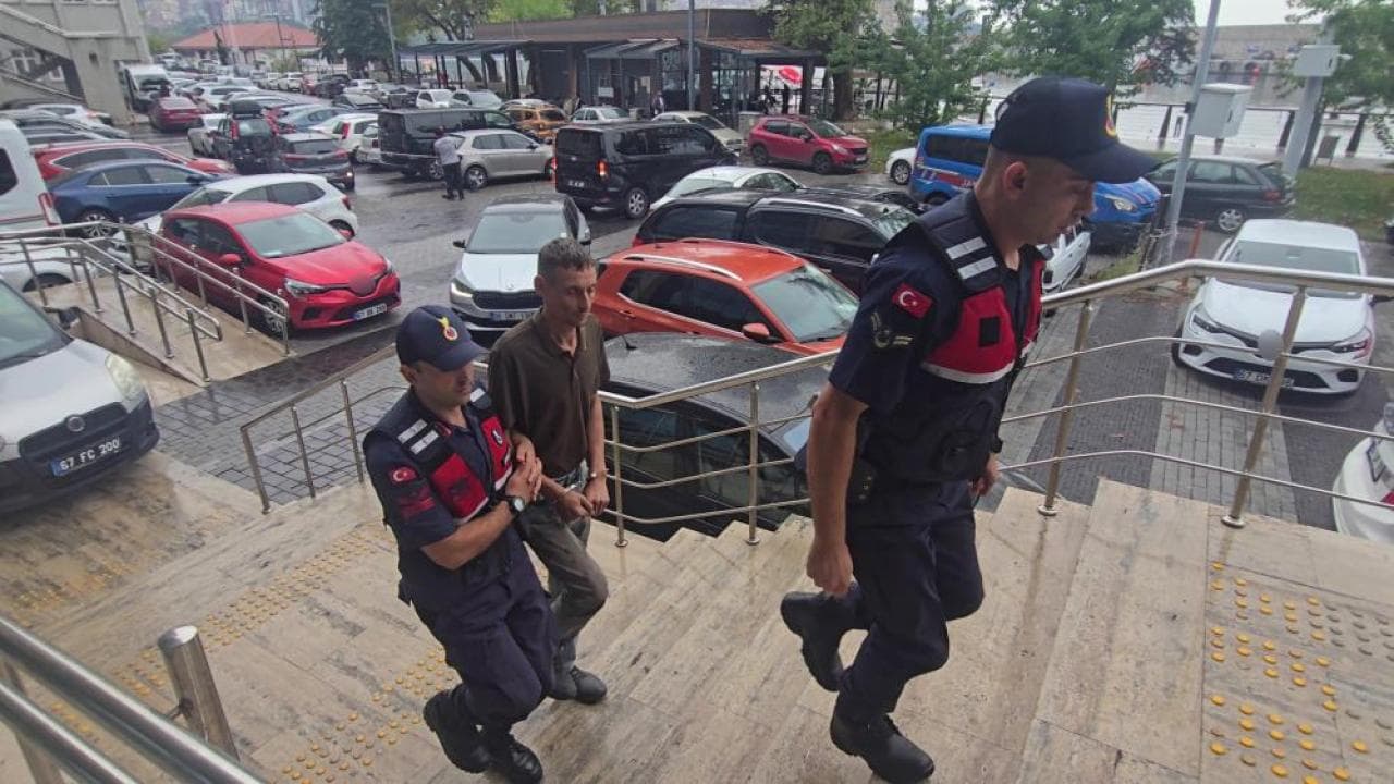 Kızlarını zincire bağlayan anne ve baba tutuklanarak cezaevine gönderildi: 4 çocuk koruma altına alındı