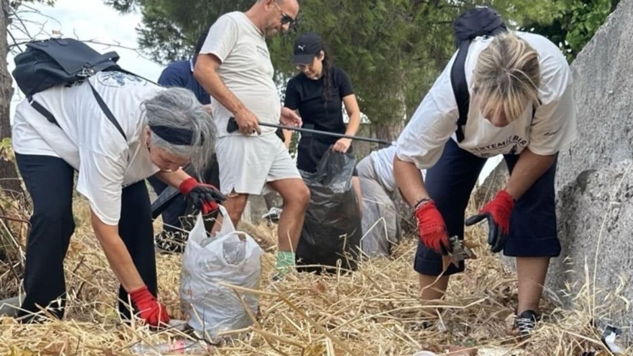 Çanakkale'de çevreciler temizlik için seferber oldu