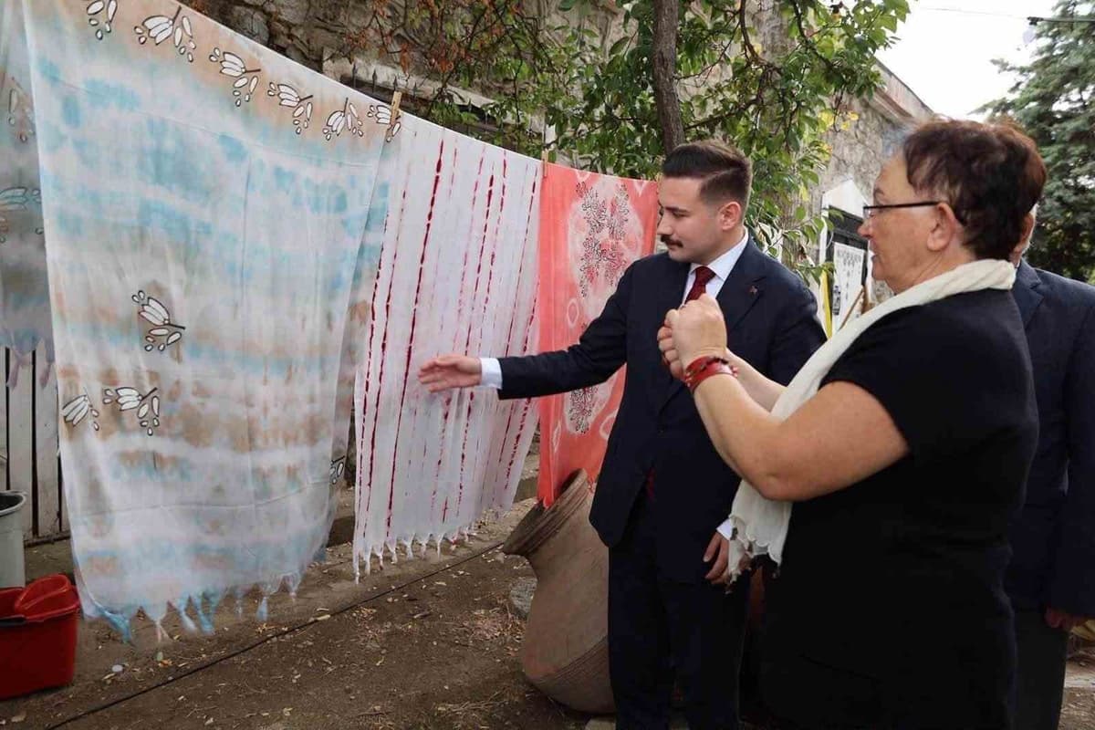 Gökçeada Kaymakamı, Tokat Yazmacılığı Sergisini Ziyaret Etti