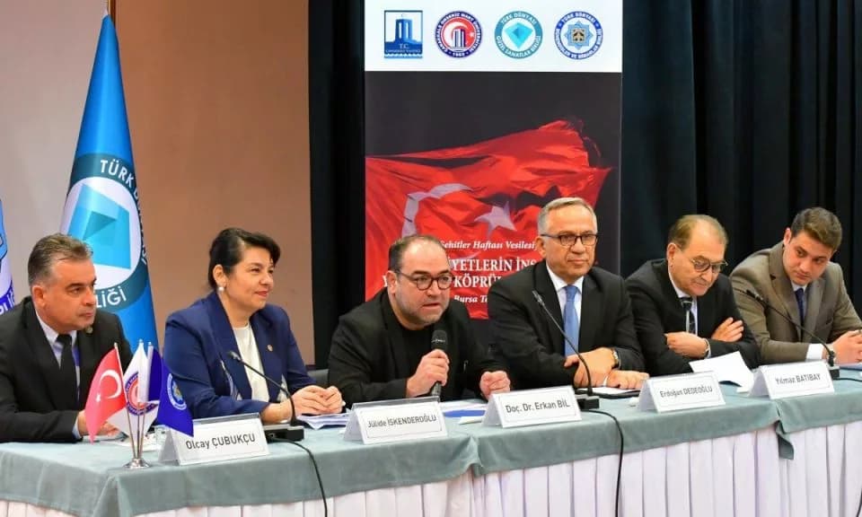 Çanakkale'de 'Medeniyetlerin İnşasında Yollar ve Köprüler' Konferansı Gerçekleşti