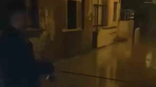 Sokaklar göle döndü yurttaş oltasını attı Biga’da