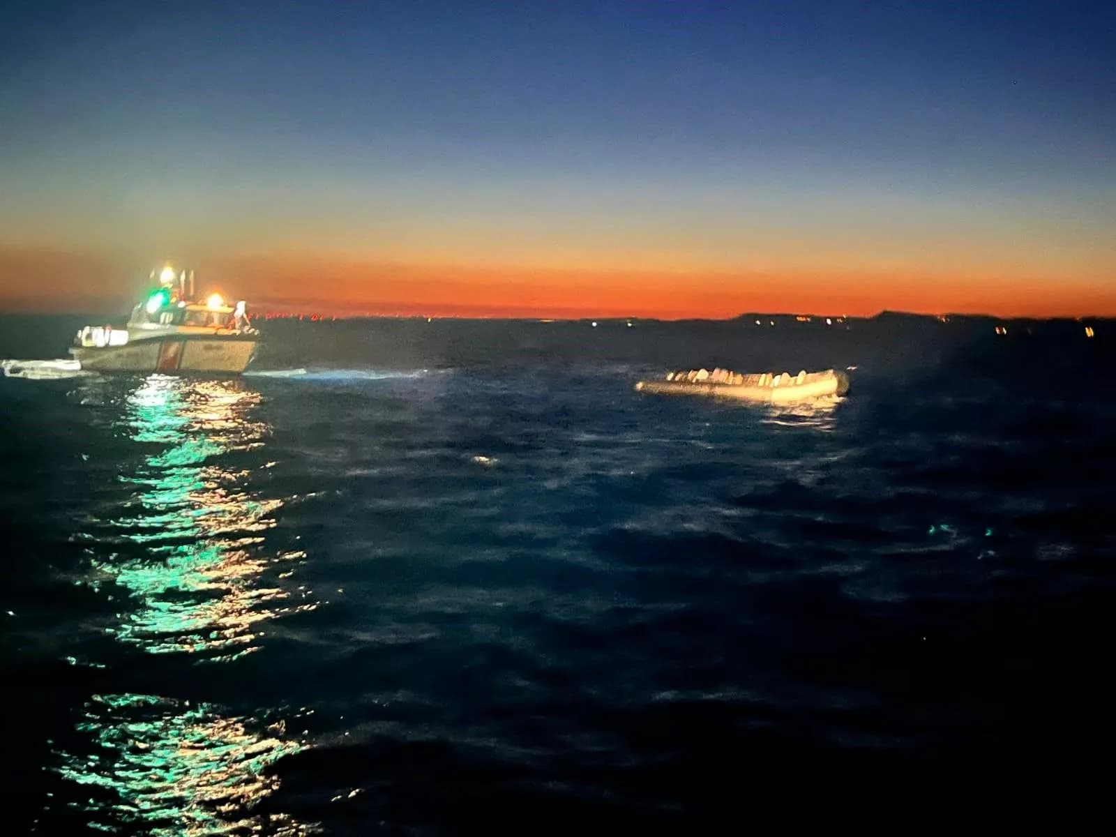 Çanakkale Sahil Güvenlik Ekipleri 30 Kaçak Göçmeni Kurtardı