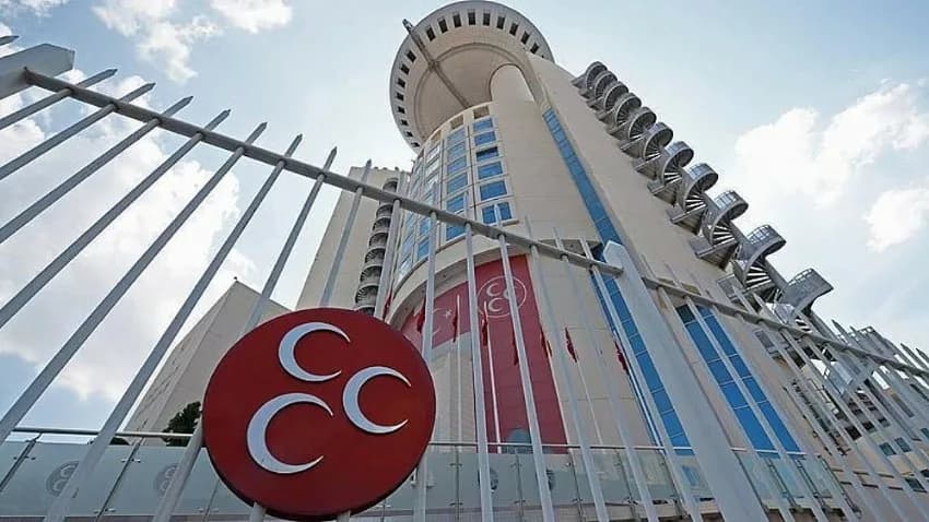 MHP'de Büyük Hizmet Değişimi: Üç İl Yönetimi Görevden Alındı