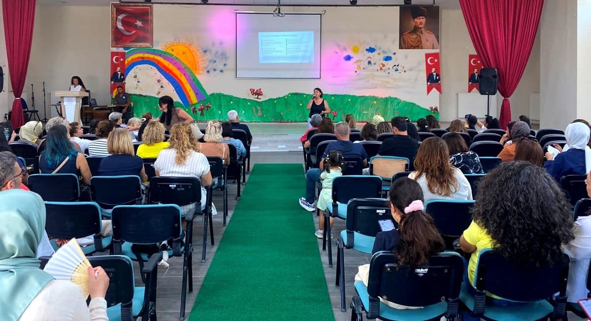 Gelibolu ve Lapseki'de okul öncesi ve sınıf öğretmenlerine yepyeni müfredat eğitimi takdim edildi