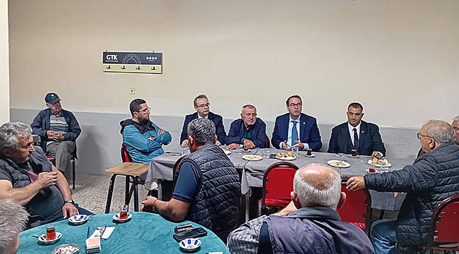 RIDVAN UZ VE İYİ PARTİ TEŞKİLATI 3 KÖYDE VATANDAŞLARLA BULUŞTU İYİ Parti Çanakkale Teşkilatı, şehir merkezine bağlı Üvecik, Mahmudiye ve Pınarbaşı köylerini uğrama ederek yurttaşlarla görüştü. Ziyaretlerde köy sakinleriyle sohbet eden teşkilat