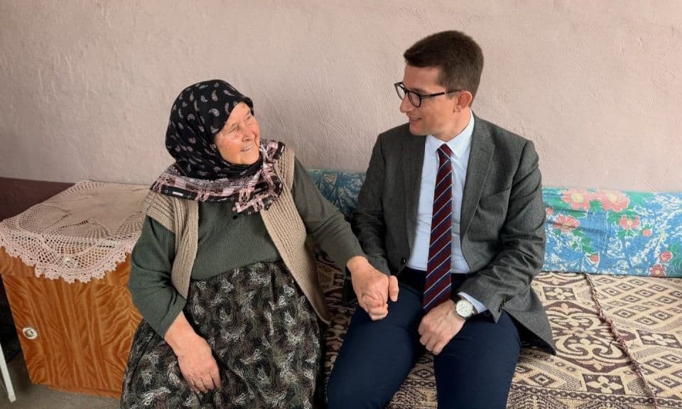 Ezine'de Kalpler Birleşiyor: Gönül Köprüleri Kuruluyor