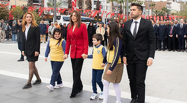 Cumhuriyet Meydanı'nda 23 Nisan Töreni