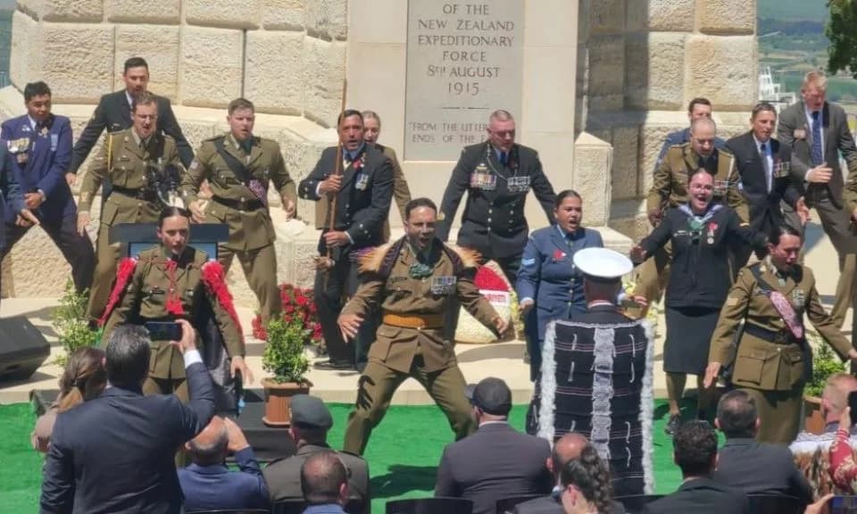 Yeni Zelanda Askerleri Çanakkale'de Atalarını Anarak Haka Dansı Yaptı