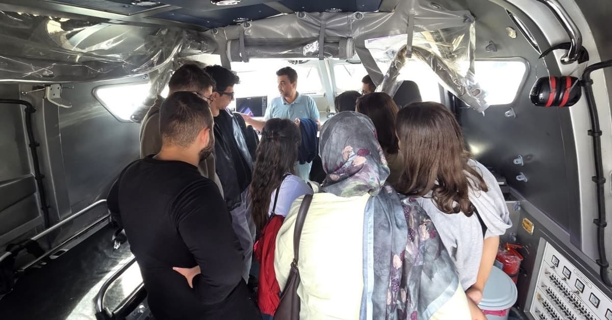 Çanakkale'de Acil Yardım Öğrencileri Hava ve Deniz Ambulanslarını İnceledi