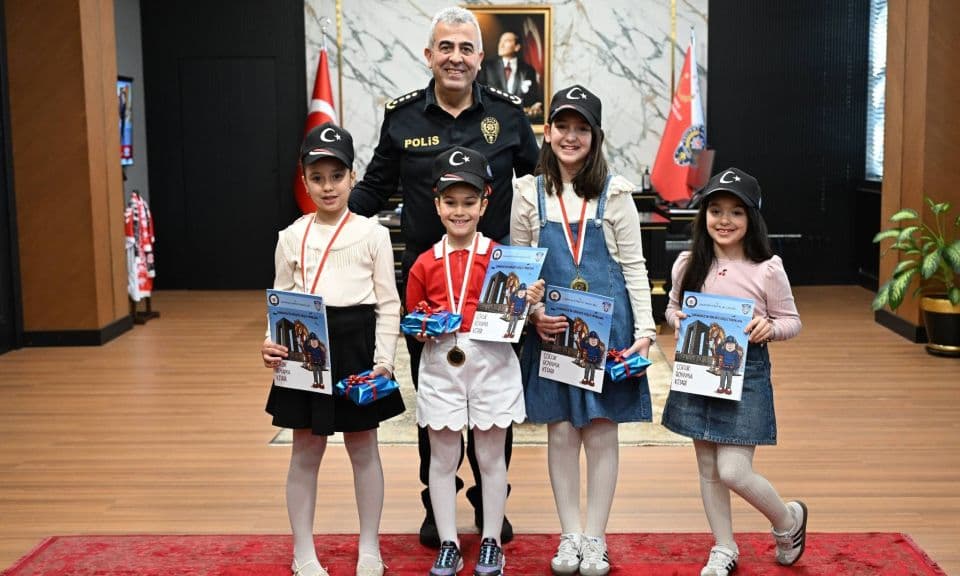 Çanakkale'de Minik Ressamlar Polis Haftası'nda Ödüllendirildi
