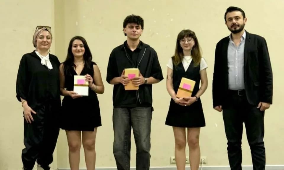 ÇOMÜ'de Fotoğrafçılık Öğrencileri Sanatsal Okuryazarlık Yarışmasında Rekabeti Yaşadı