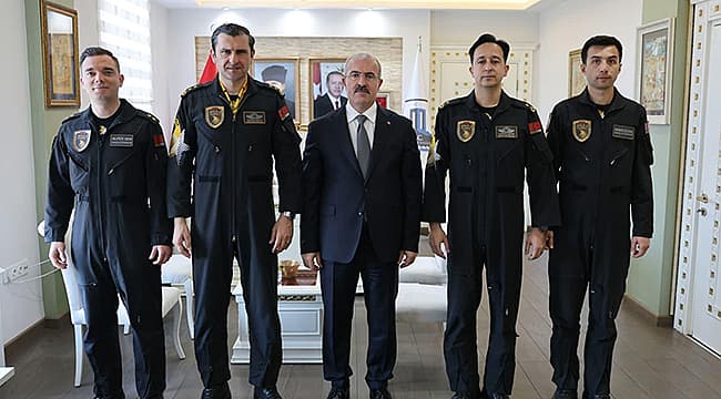 Çanakkale Semaları Nefes Kesecek: SOLOTÜRK'ten Vali Toraman'a Özel Ziyaret