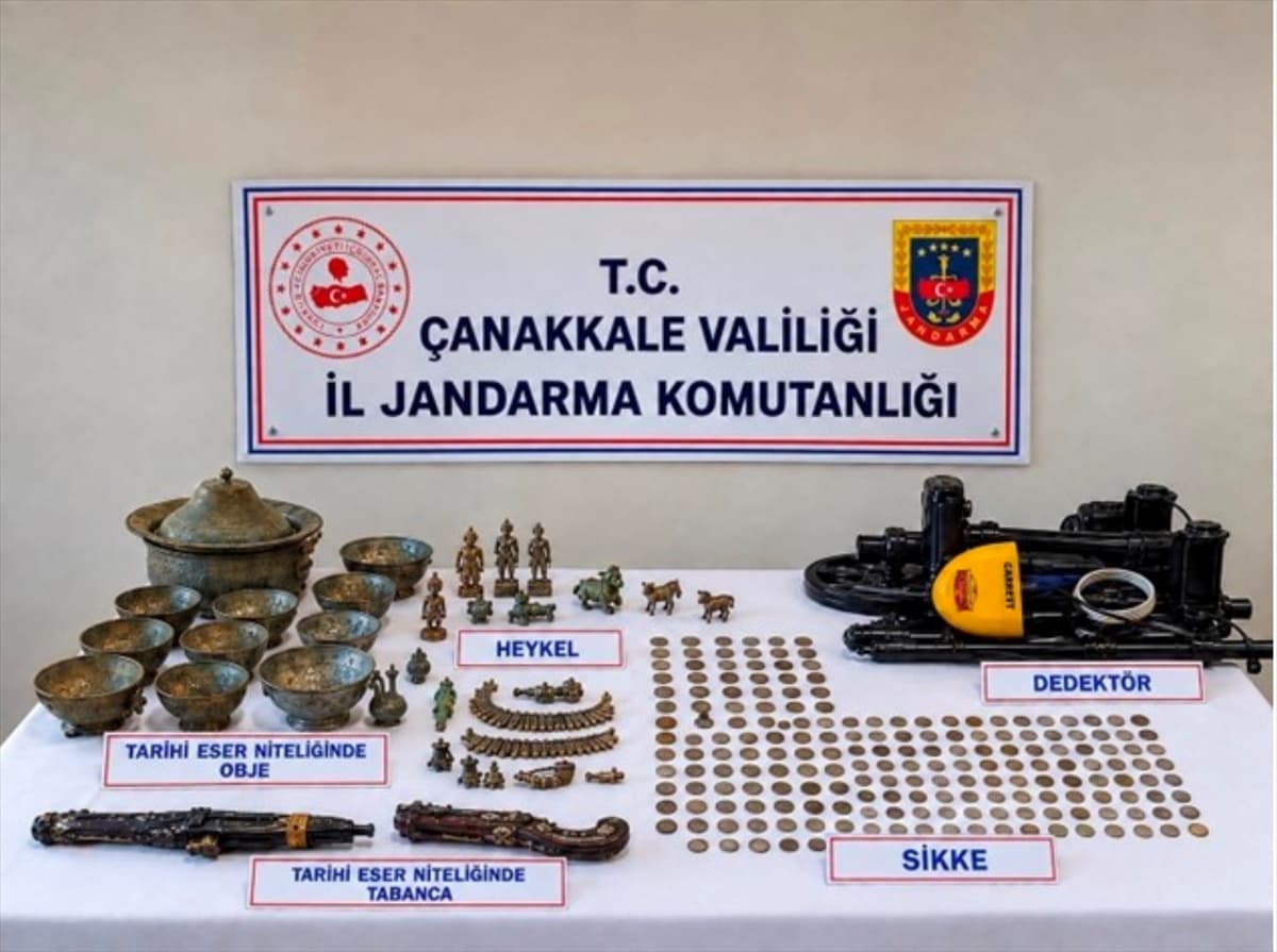 Ezine'de Jandarma Kaçakçılık Operasyonu: 179 Sikke ve Çok Sayıda Tarihi Nesne Ele Geçirildi