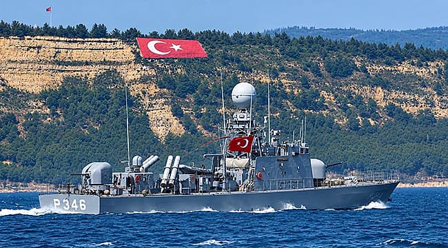 Zafer Bayramı’nda Çanakkale ve Çevresindeki Üç Savaş Gemisi Halkı Bekliyor