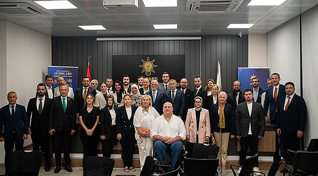 AK PARTİ'DEN ÇANAKKALE'NİN 12 İLÇESİNE ÇIKARMA Türkiye Yüzyılı Buluşmaları’nda teşkilatlar alana indi, Elitaş’tan “Terörsüz Türkiye” mesajı. BAŞKAN YARDIMCISI DEHMEN, ÇİN HALK CUMHURİYETİ'NİN KURULUŞ YIL DÖNÜMÜ RESEPSİYONUNA KATILDI ÇANAKKALE’DE