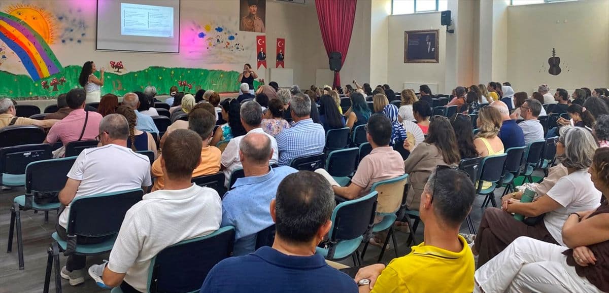 Gelibolu'da öğretmenlere "Türkiye Yüzyılı Maarif Modeli" öğretimi sağlandı