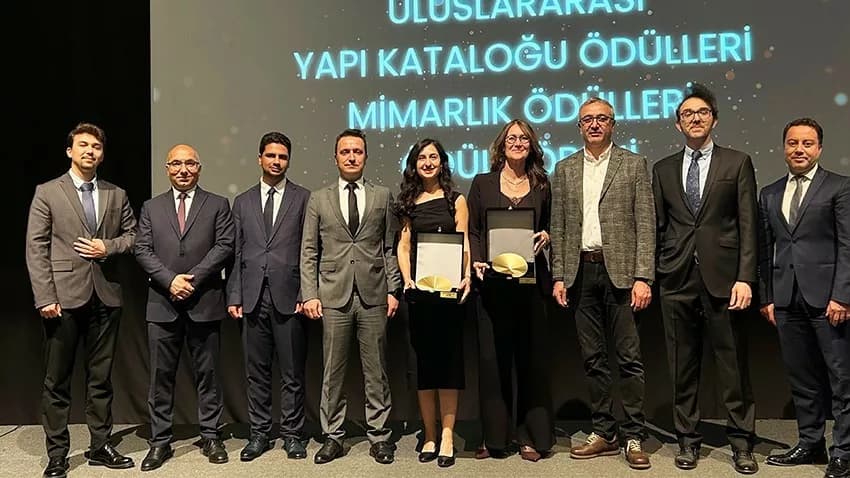 Akçansa’ya Altın Çekül’de Sosyal Sorumluluk ve Yenilikçi Ürün Alanlarında Çifte Ödül