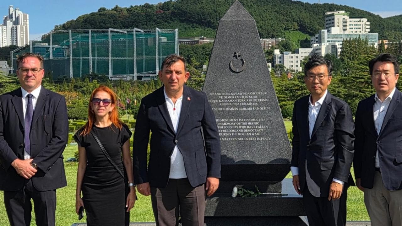Gökçeada Belediye Başkanı Atalay Kore’de Türk şehitlerini andı