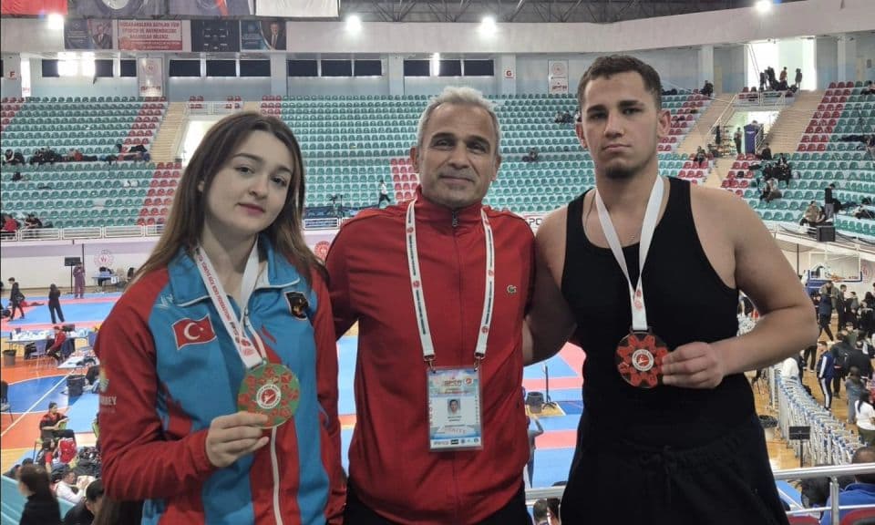 Çanakkaleli Sporcuların Kick Boks Şampiyonası'ndaki Zaferi