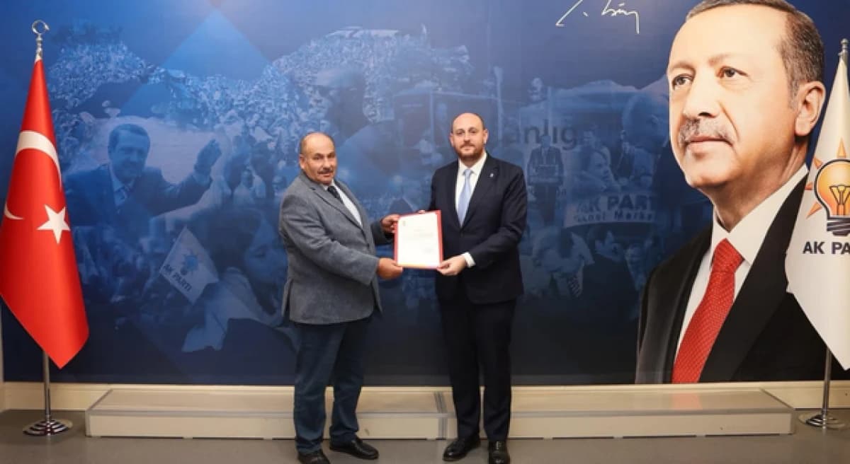 Bozcaada’da AK Parti’de Yeni İlçe Başkanlığı: Ali Balcı Atandı