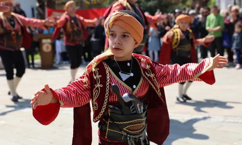 Gökçeada'da 23 Nisan Coşkusu: Seymen Gösterisi Büyüledi