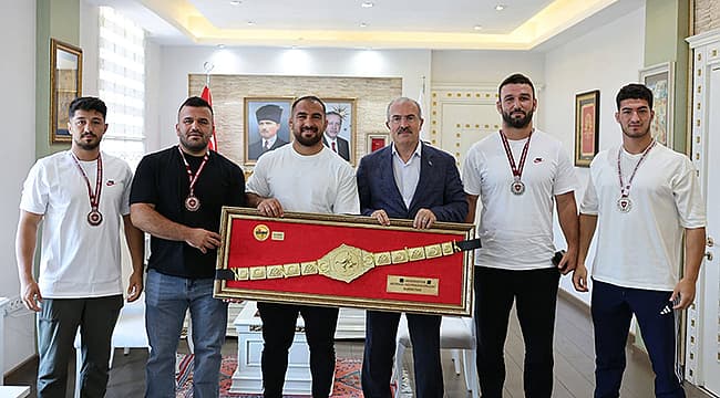 Çanakkale Valisi Toraman, Başpehlivan Feyzullah Aktürk ve Pehlivanlarıyla Buluştu