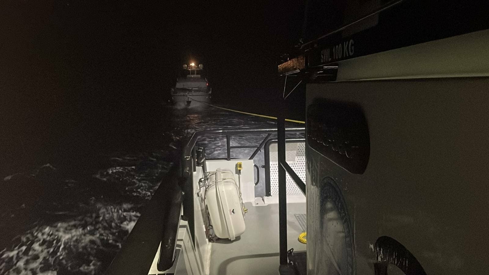 Çanakkale Ayvacık'ta Tekne Sürüklenmesi: Yedekleme ve Limana Yanaştırma İşlemi