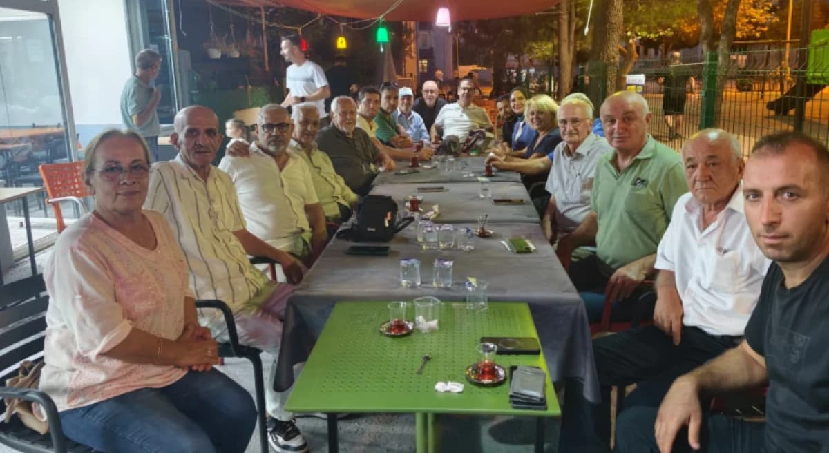 İYİ Parti Heyeti Bu Kez Kahve Masasında Vatandaşı Dinledi haberi