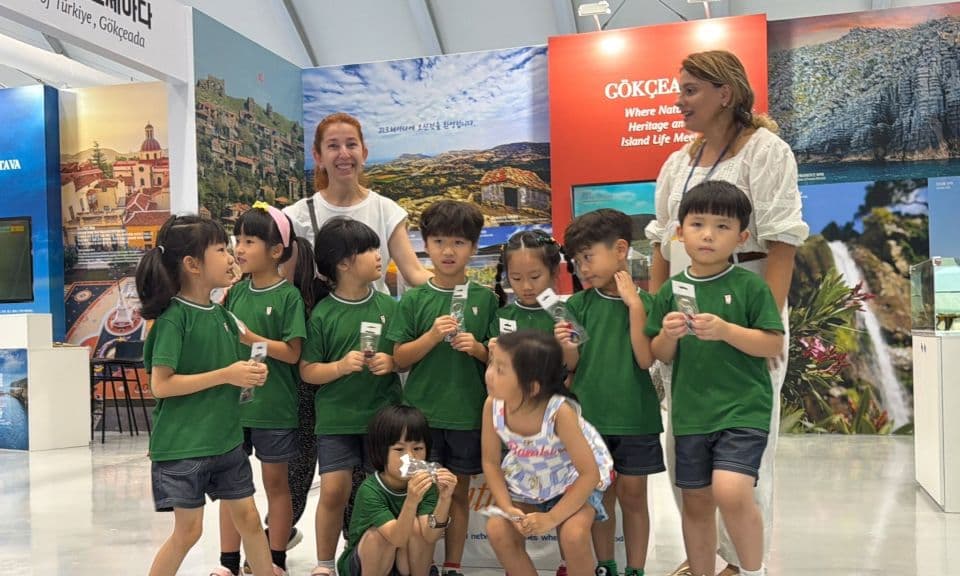 Gökçeada, Güney Kore Yeosu’da Düzenlenen Dünya Adalar Fuarı’nda Uluslararası Dikkat Çekiyor