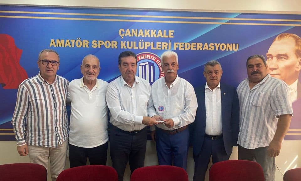 Çanakkale’de Futbol Saha Komiserleri Toplantısında Plaket Takdimi