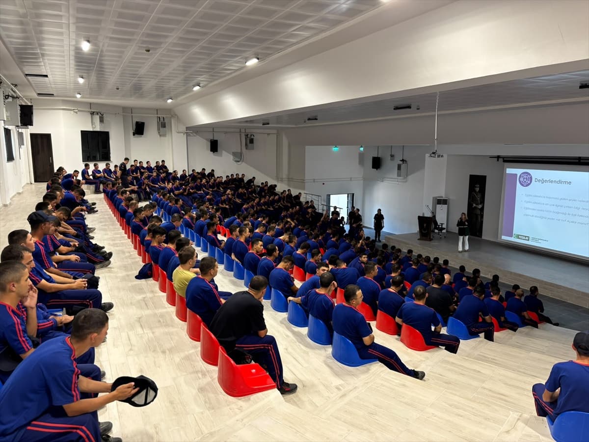 Yeşilay Çanakkale Şubesi, Jandarma Komutanlığında 800 Katılımcıya Bağımlılık Eğitimi Sağladı