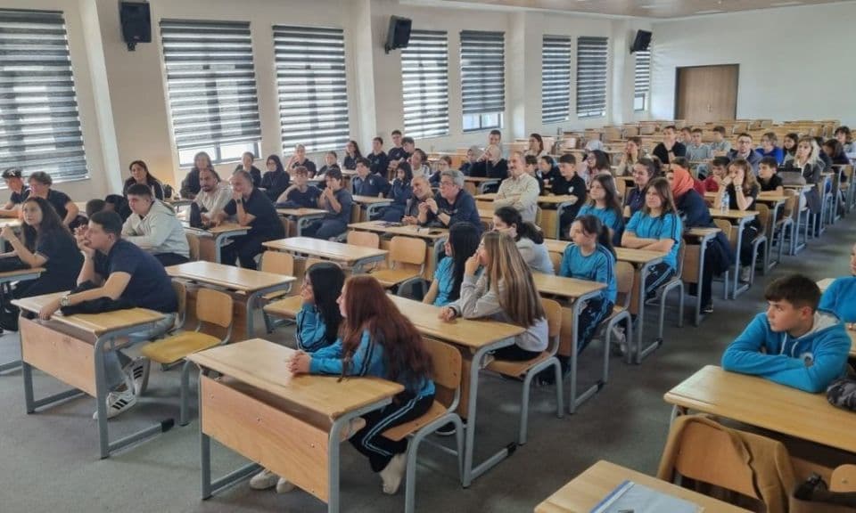 Biga’da TÜBİTAK bilim fuarları için bilgilendirme buluşması yapıldı