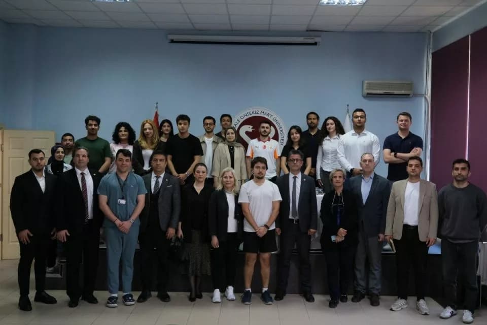 ÇOMÜ'de Öğrencilerle Rektör Arası Face2Face Buluşması Gerçekleşti