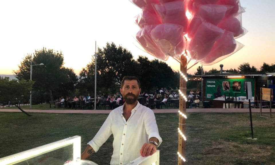 Troya Festivali'nde Pamuk Şeker Satıcısının Yüzü Güldü