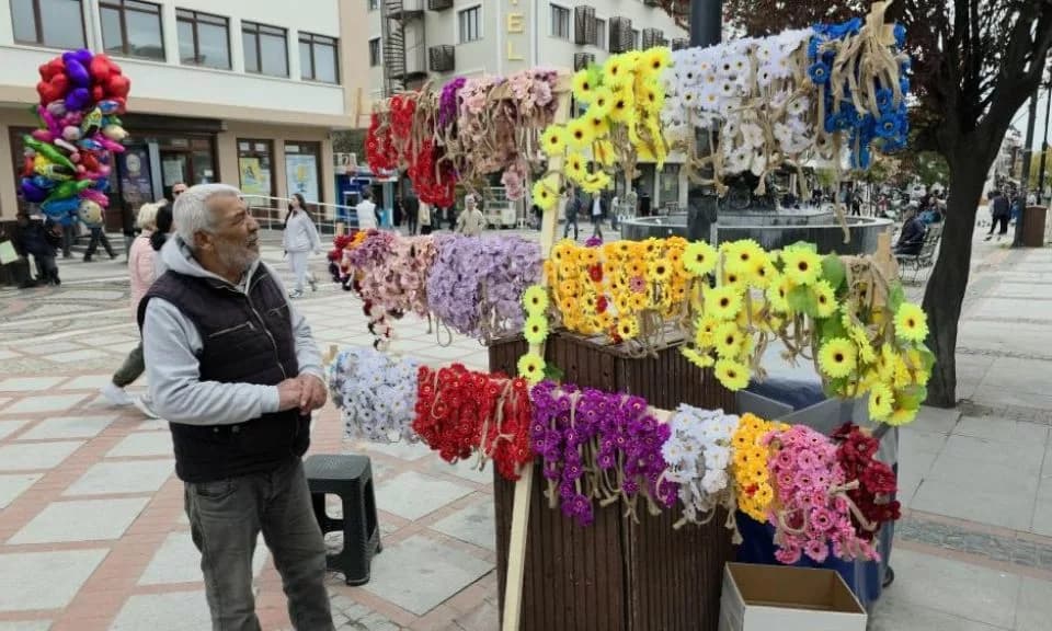 Kakava Coşkusu Edirne'de Renkli Taçlar ile Başladı