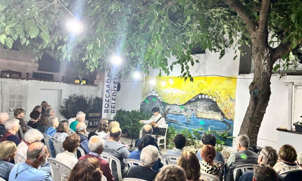 Bozcaada’da Gitar Ezgileriyle Unutulmaz Bir Gece