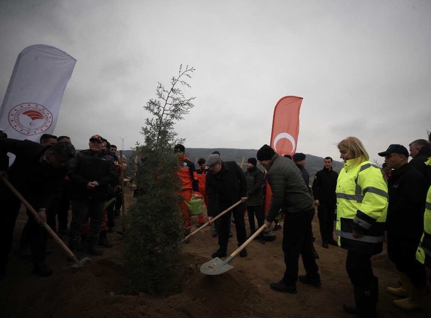 Çanakkale'nin Geleceği İçin Yeşil Adım: Güzelyalı'da 5 Bin Fidan Toprakla Buluştu