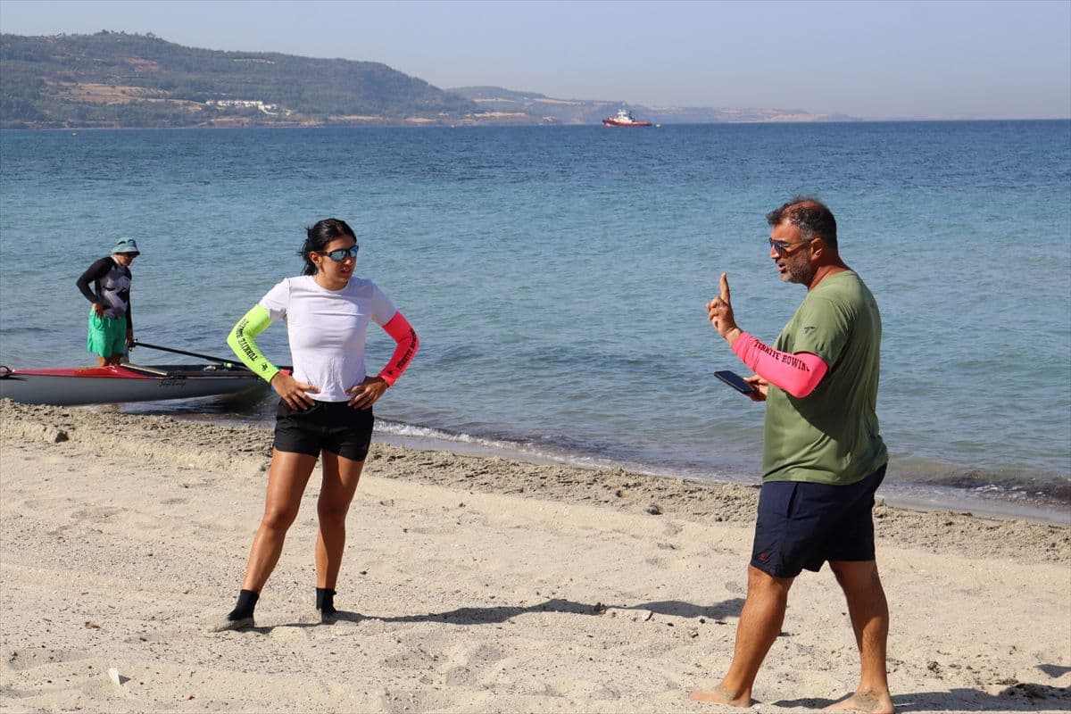 Çanakkale'de Kürek Milli Takımı Avrupa Şampiyonası Hazırlık Kampında 10 Sporcu Ter Döküyor
