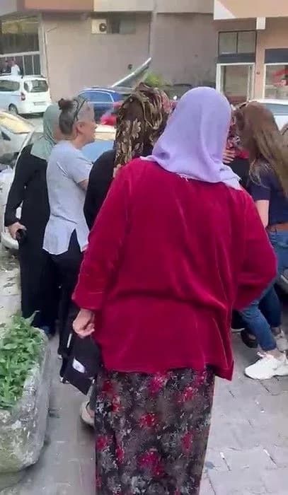 Kızını Vuran Damadı Öldüren Kayınvalideyi Komşuları Alkışlarla Karşıladı