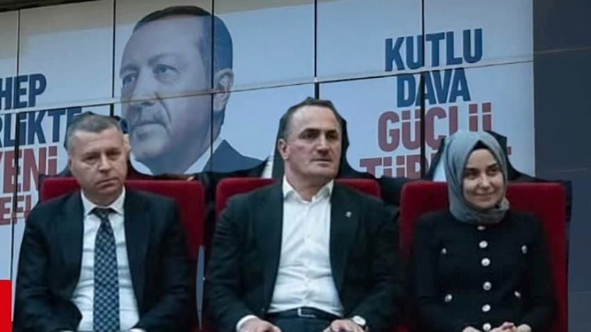 AK Parti'de İstifa Dalgası: SiyasiArena'da Yeni Gelişmeler