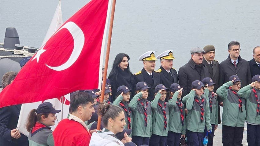 Dumlupınar Denizaltısı Şehitleri Çanakkale Boğazı'nda Anıldı