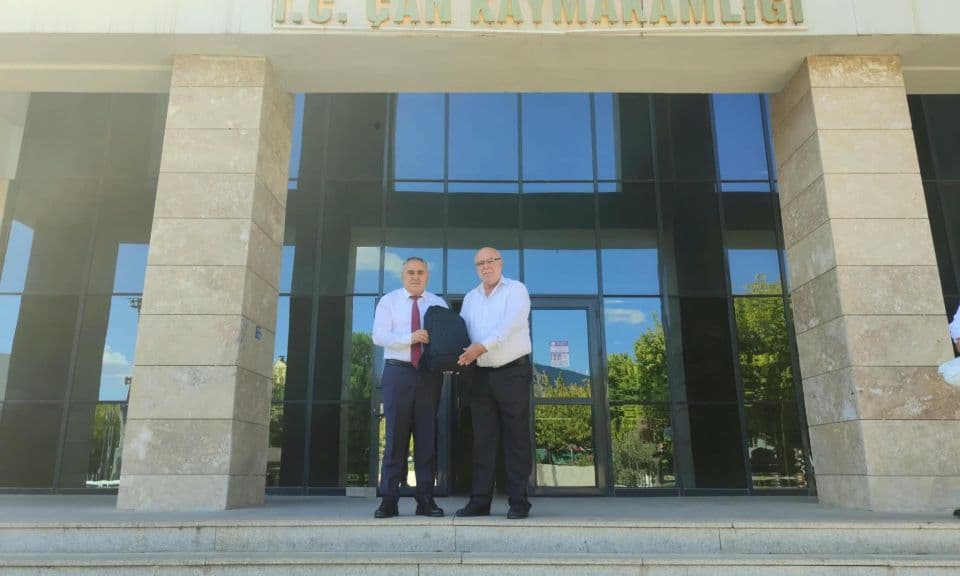 Çanakkale Ticaret Borsası’ndan Çan’daki öğrencilere kırtasiye desteği