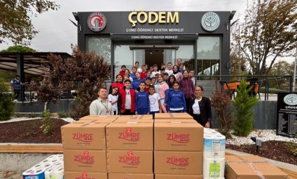 Form Koleji Öğrencileri ÇOMÜ Öğrenci Destek Merkezi’ne Anlamlı Destek Sağladı