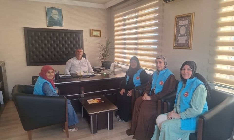 TDV Kadın Kolları Ayvacık Şubesi, Müftü Bayındır'ı Mevlid-i Nebi Haftası Çerçevesinde Ziyaret Etti