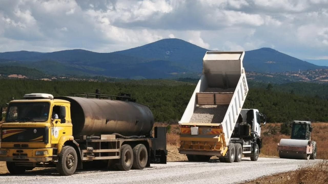 Bayramiç’te 3 kilometrelik yolda asfalt faaliyeti