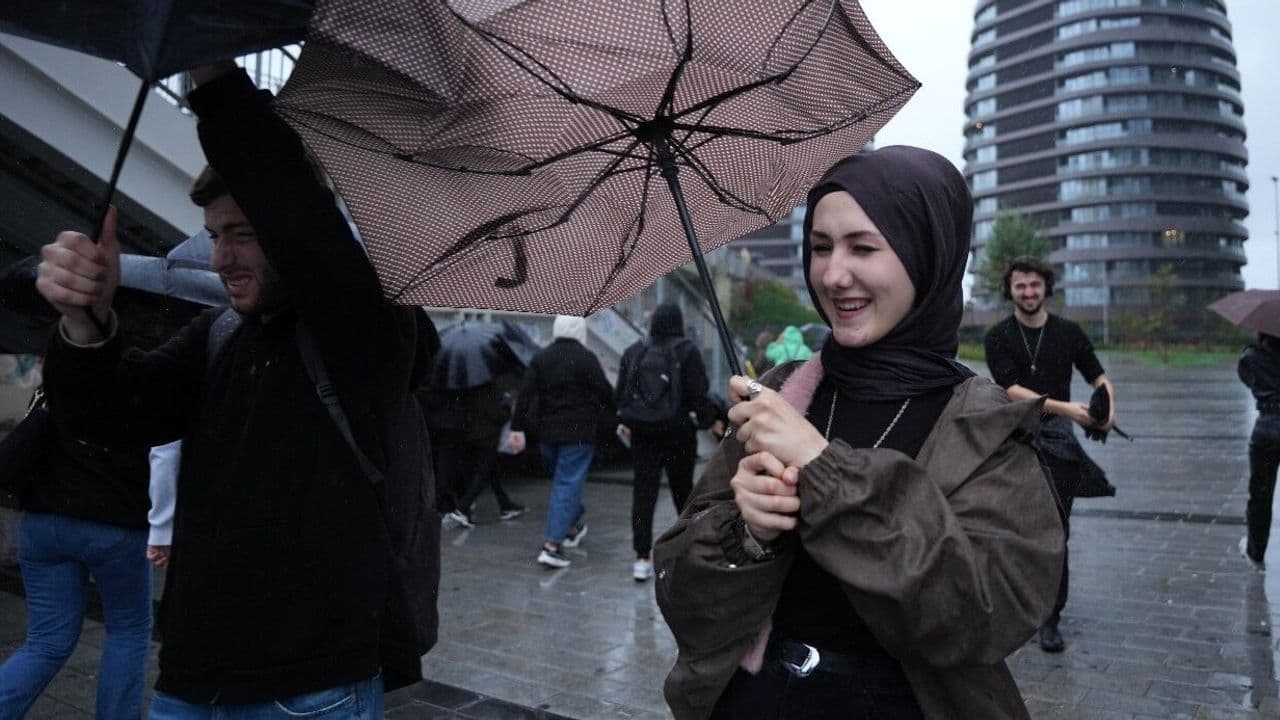 İstanbul'da okullar 1 gün tatill edildi